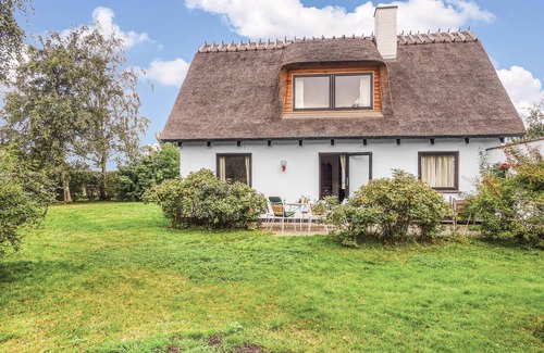 Vindebæk House | Amazing home in Askeby with kitchen