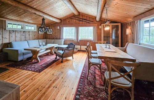 Oystre Slidre House | Amazing home in Beito with WiFi