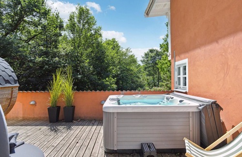 Udsholt House | Amazing home in Græsted with jacuzzi