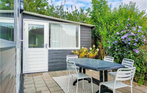 Heinkenszand House | Amazing Home In Heinkenszand With Wifi