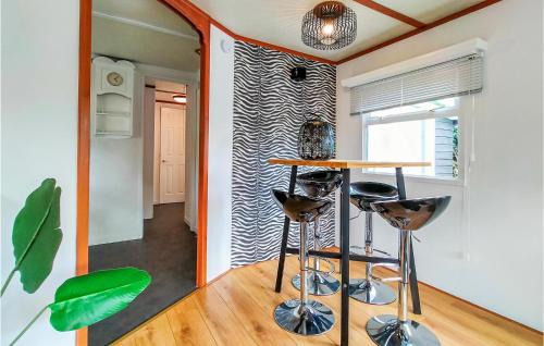 Heinkenszand House | Amazing Home In Heinkenszand With Wifi