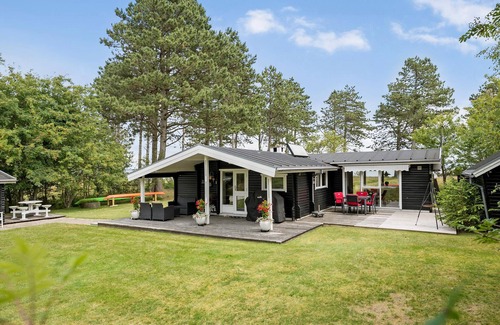Hojslev House | Amazing home in Højslev with WiFi