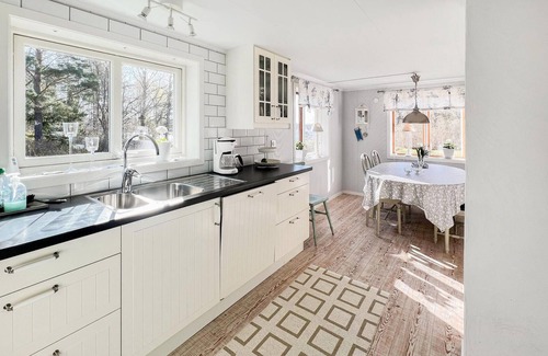Kopmannebro House | Amazing home in Köpmannebro with WiFi
