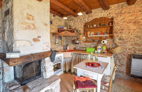 Lamon House | Amazing home in Lamon with WiFi