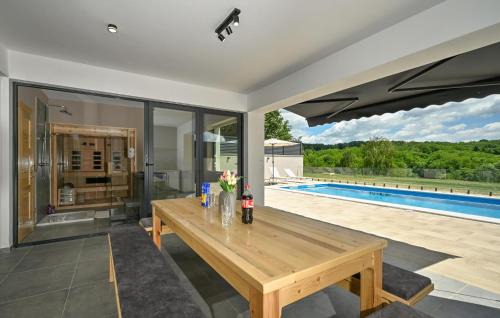 Veliko Trojstvo House | Amazing Home In Maglenca With Sauna