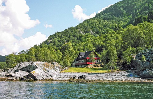 Fusa House | Amazing home in Nordtveitgrend