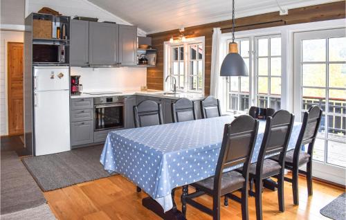 yer House | Amazing Home In Øyer With Kitchen