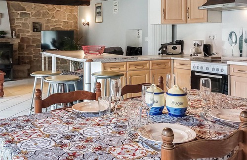 Pluvigner House | Amazing home in Pluvigner with WiFi