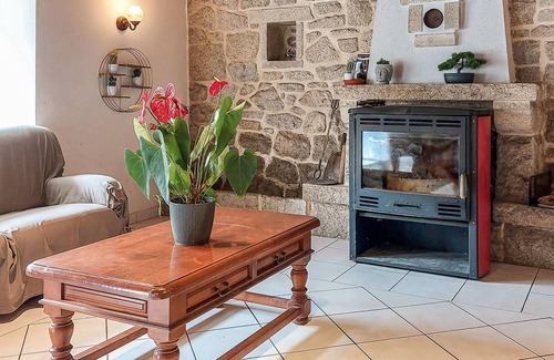 Pluvigner House | Amazing home in Pluvigner with WiFi