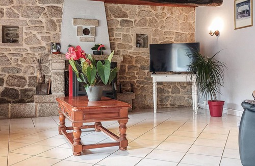 Pluvigner House | Amazing home in Pluvigner with WiFi
