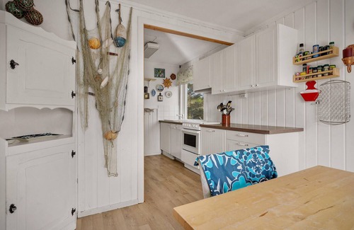 Oygarden House | Amazing home in Rong with ethernet internet