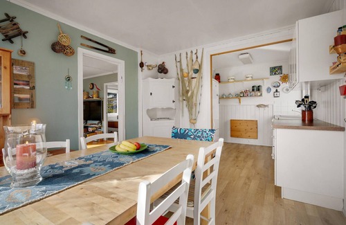 Oygarden House | Amazing home in Rong with ethernet internet