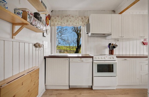 Oygarden House | Amazing home in Rong with ethernet internet