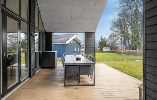 Grønninghoved Strand House | Amazing Home In Sjølund With Sauna
