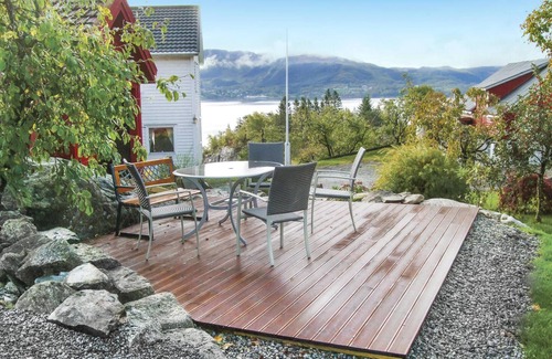 Hjelmeland House | Amazing home in Skiftun with WiFi