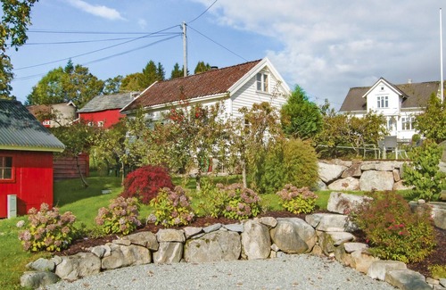 Hjelmeland House | Amazing home in Skiftun with WiFi