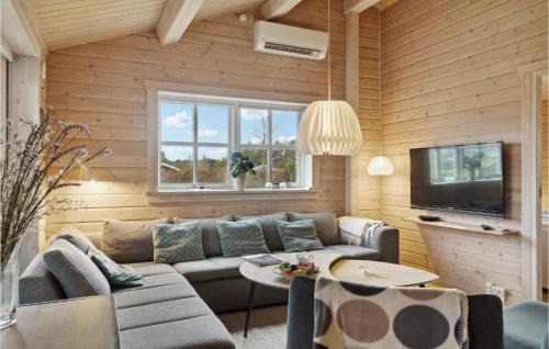 Marielyst House | Amazing Home In Væggerløse With Sauna