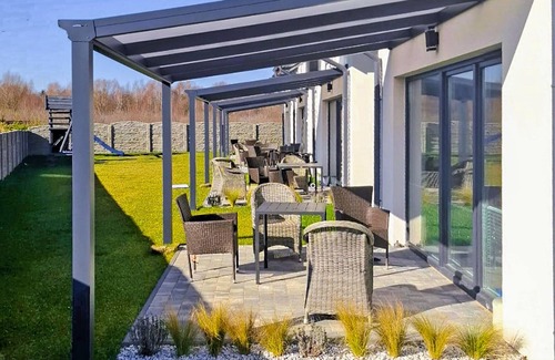 Ustka House | Amazing home in Wodnica with WiFi