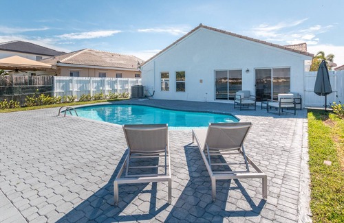 Ludlam House | Amazing Home with Lake view. Private pool