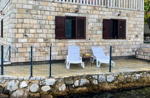 Donja Kostanjica Villa | Amazing House Near Beach in Kotor