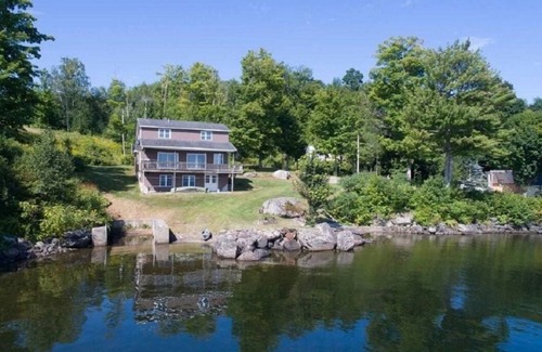 Newport Center House | AMAZING! LAKESHORE HOME w/DOCK; Sleeps 7