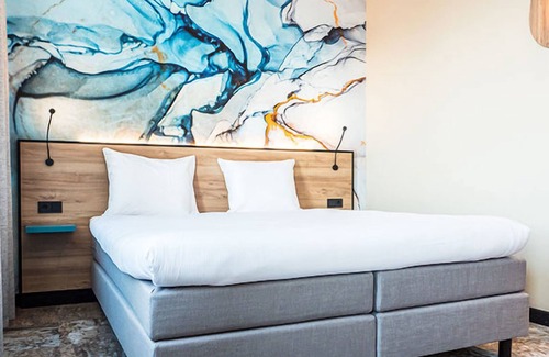 Scheveningen Badplaats Hotel | Amazing location! Modern unit w/Easy Access to Beach, City Centre & local dining