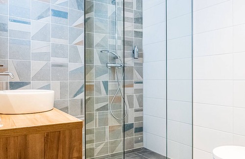 Scheveningen Badplaats Hotel | Amazing location! Modern unit w/Easy Access to Beach, City Centre & local dining