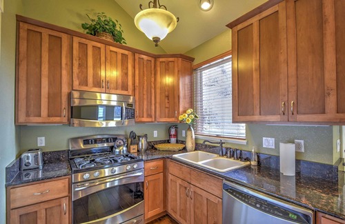 Manitou Springs House | Amazing Manitou Retreat, Trails, Shopping and Dining Walk to Incline and Cog Railway, AC, Wifi,Grill