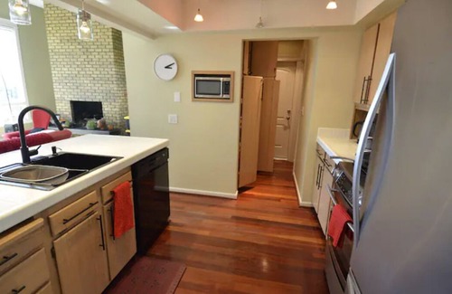 Roseburg Bed & Breakfast | Amazing Mid-Century Modern Home-Incredible Views!