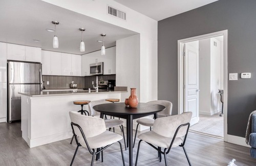Mountain View Apartment | Amazing Mountain View 2BR w/Gym, Roof & W/D, nr highways, by Blueground