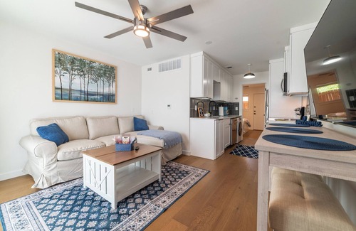 Hancock Apartment | Amazing NEW Austin Gem – Free Snacks, Wi-fi, Steps to UT, Med Center & Bus Stop