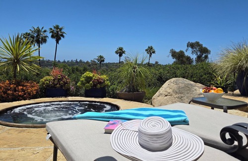 Cielito House | Amazing Ocean/Coastline/Mountain views. Pvt. 1-Bdrm Guest Home w/Patio, Hot Tub