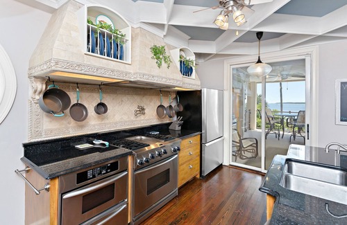 King City House | AMAZING Ocean Views! Fabulous Property, Heated Pool and Spa, Walk to Village