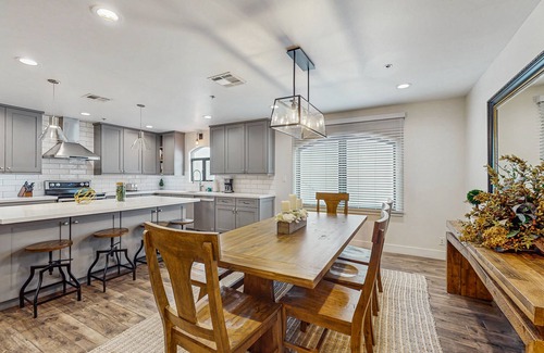 Arts District Condo | Amazing Old Town location above Grimaldi's Pizzeria - very walkable