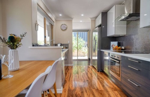 Scarborough Villa | Amazing Outdoor Living with Pizza Oven