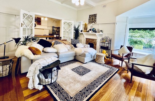 Hawthorn East Villa | Amazing Period King beds Villa with Charming Rumpus in inner east city