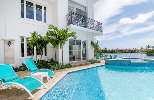 Bavaro Villa | Amazing Private Villa with Chef and Maids