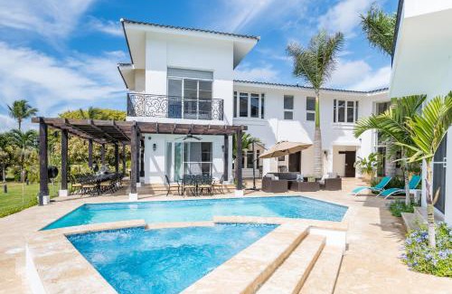 Bavaro Villa | Amazing Private Villa with Chef and Maids