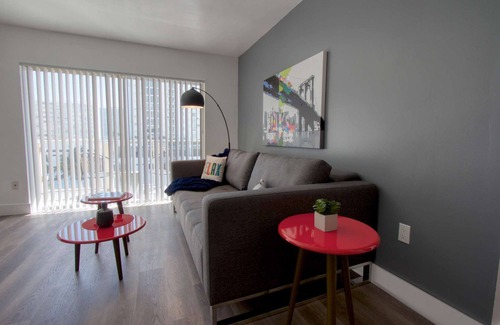 Midtown Condo | ✨ Amazing Renovated One Bedroom w/Free Parking and Pool with Balcony
