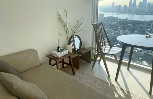 Hapjeong-dong Apartment | Amazing river view! best place to travel Seoul :)