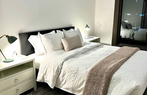 Mitchell Apartment | Amazing Riverfront Views - Steps from Arch
