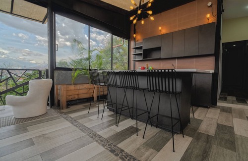 Medellin Apartment | Amazing Roofftop Apartment 3BDRM +Big Jacuzzi @Medellin's History District