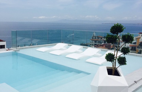 Amapas Condo | Amazing rooftop infinity pool! Ocean view 2 Bed/2 Bath condo. Walk Everywhere