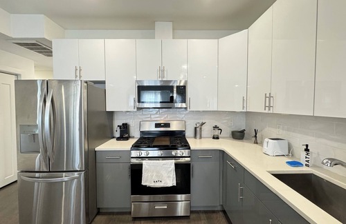 Jersey City Apartment | Amazing rooftop views of NYC+FREE parking+Washer&Dryer