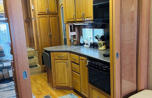 Salt Springs House | Amazing RV/Camper in Ocala National Forest- 2 Bedrooms