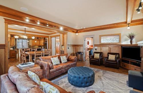 River Terrace House | Amazing Steps to Downtown and River Gorgeous Newer AC 4222