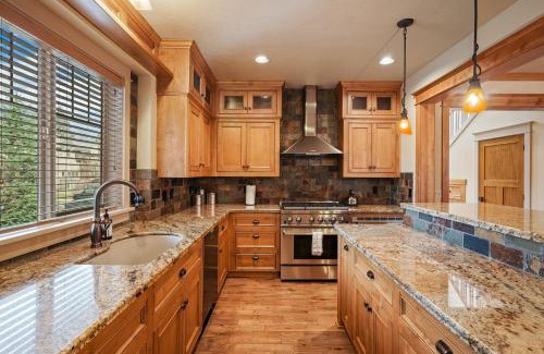 River Terrace House | Amazing Steps to Downtown and River Gorgeous Newer AC 4222