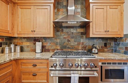 River Terrace House | Amazing Steps to Downtown and River Gorgeous Newer AC 4222