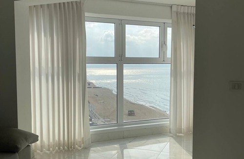 Bat Yam Apartment | Amazing suite on the sea-סוויטה מדהימה על הים