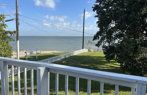 Bacliff House | Amazing sunsets! 6 person hot tub & private 270’ lighted fishing pier!